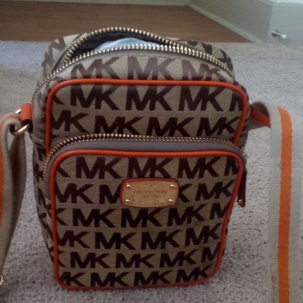 Trendy purse